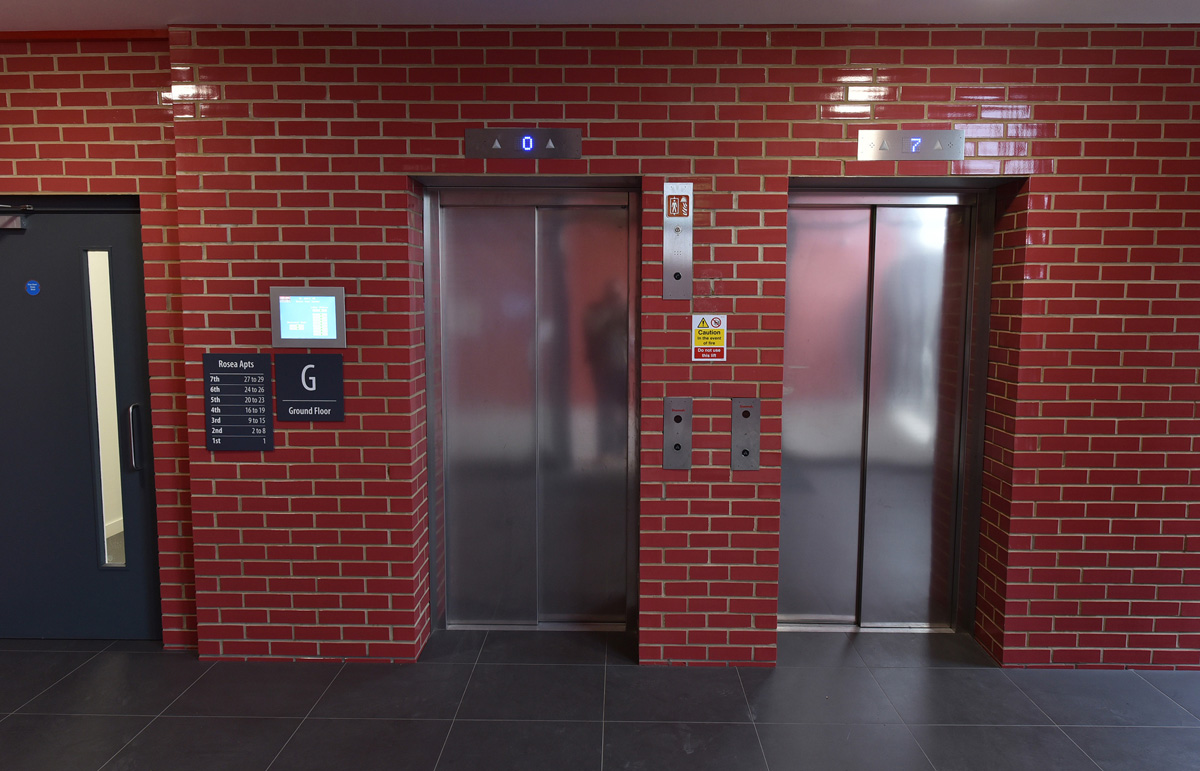 عدم استفاده معمول از آسانسور در شرایط آتش سوزی