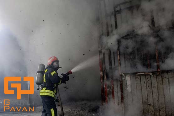آتش سوزی در انبار 5 هزار متری در کیلومتر 11 جاده مخصوص – 24 فروردین 1396